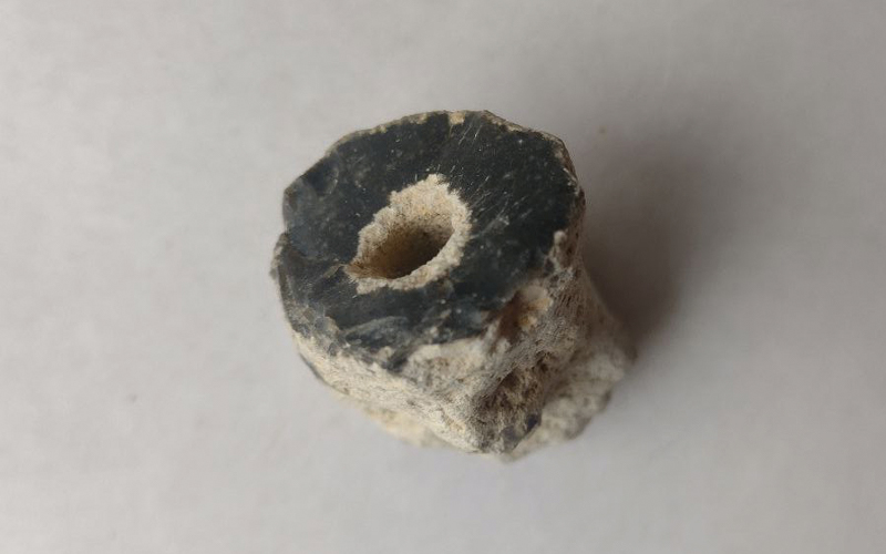 камень времен сарматского моря с отверстием