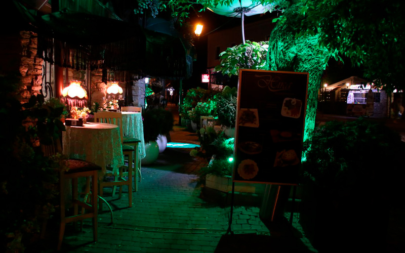 Кафе в ночі